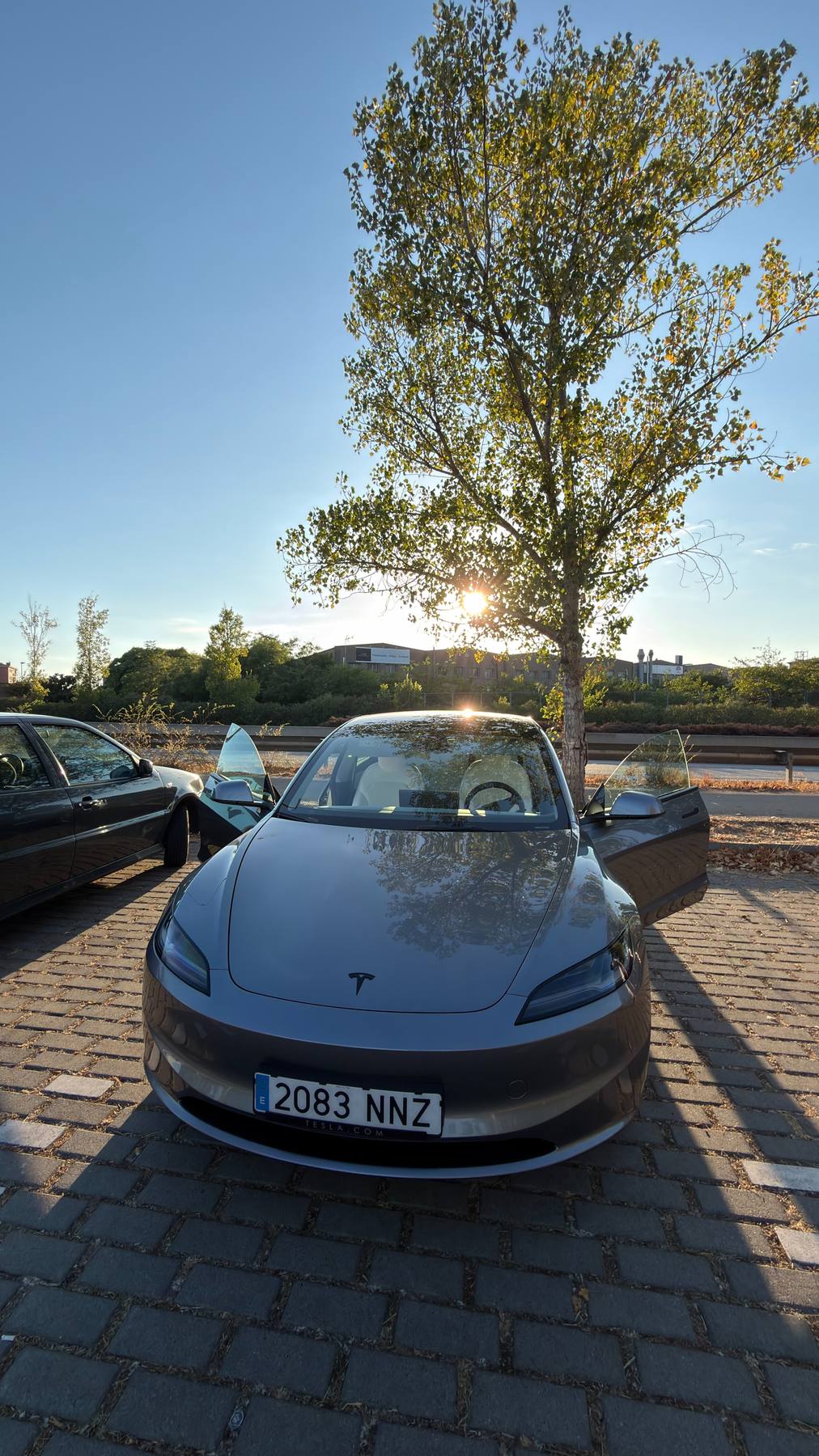 Tesla Model 3 Premium en un punto de carga en El Prat
